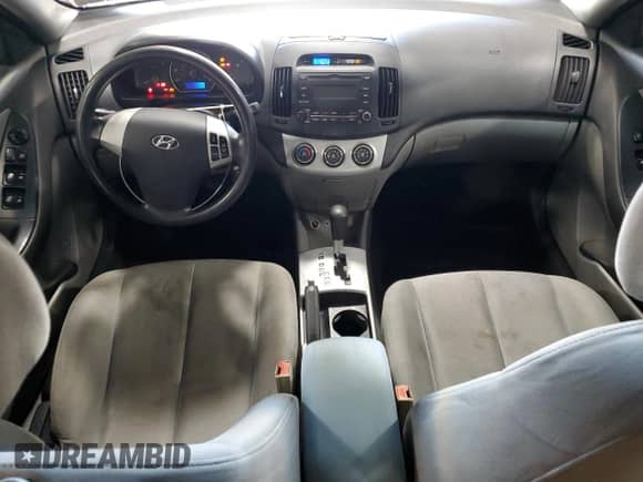 2009 Hyundai Elantra GLS z VIN KMHDU46D59U670846, wystawiony jako Copart lot #73798654 z przebiegiem 136 108 mil mil oraz Szkoda całkowita • Salvage title. Historia ofert i sprzedaży dostępna na DreamBid. Obrazek 8.