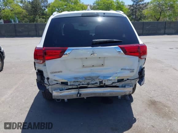 2018 Mitsubishi Outlander SE with VIN JA4AD3A36JZ061024, listed as a IAAI auction lot 42281627 with 245,456 mi miles and . Bid and sale history available at DreamBid. Image 6.