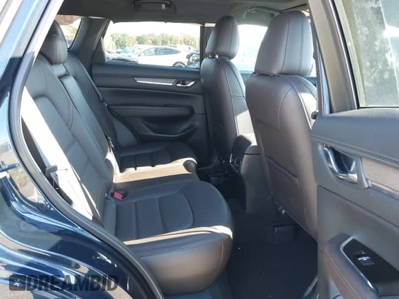 ✅ 2022 Mazda CX-5 Signature • VIN: JM3KFBXY1N0546948 • Lot: 43475970. Wystawiony na IAAI z przebiegiem 41 402 mil. Bezpłatny archiwum sprzedaży aukcyjnych z USA i szczegółowy raport historii pojazdu na DreamBid. Zdjęcie 8.