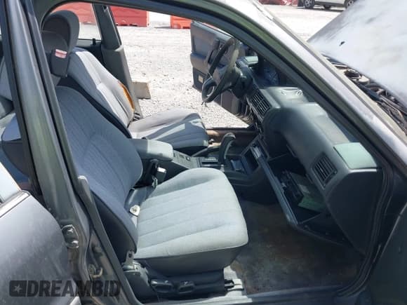 ✅ 1993 Mitsubishi Galant • VIN: JA3CH46D6PZ016182 • Lot: 42102555. Wystawiony na IAAI z przebiegiem 159 985 mil. Bezpłatny archiwum sprzedaży aukcyjnych z USA i szczegółowy raport historii pojazdu na DreamBid. Zdjęcie 5.