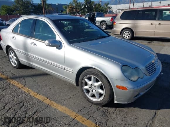 ✅ 2003 Mercedes-Benz C 240 • VIN: WDBRF61J13A480675 • Lot: 43861184. Wystawiony na IAAI z przebiegiem Nie podano. Bezpłatny archiwum sprzedaży aukcyjnych z USA i szczegółowy raport historii pojazdu na DreamBid. Zdjęcie 1.