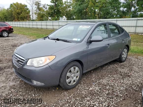 2008 Hyundai Elantra GLS z VIN KMHDU46D58U417699, wystawiony jako Copart lot #72817774 z przebiegiem 104 296 mil mil oraz Czysty tytuł • Clean title. Historia ofert i sprzedaży dostępna na DreamBid. Obrazek 1.