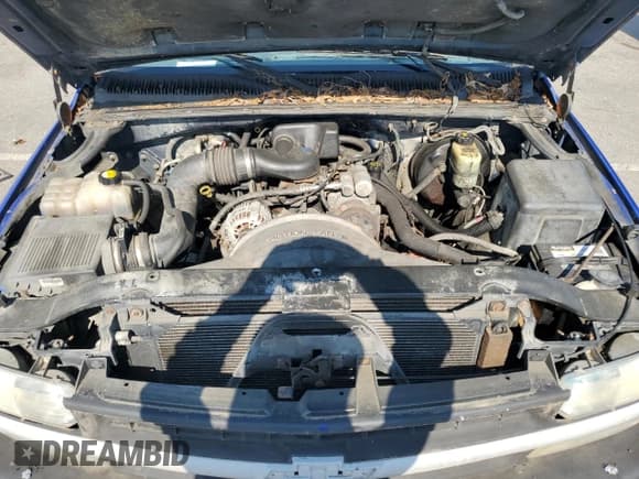 ✅ 2001 Chevrolet Silverado 1500 • VIN: 1GCEC14WX1Z105028 • Лот: 61943984. Опубликован ранее на Copart с пробегом 206 778 миль. Бесплатный доступ к архиву аукционных продаж из США и подробный отчёт об истории автомобиля на DreamBid. Изображение 11.