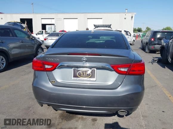 ✅ 2017 Nissan Maxima SL • VIN: 1N4AA6APXHC417982 • Lot: 42895571. Listed on IAAI with 109,798 mi. Free auction sales archive from the USA and detailed vehicle history report at DreamBid. Image 16.