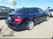 ✅ 2013 Mercedes-Benz C 250 Sport • VIN: WDDGF4HB0DR298700 • Lot: 43699934. Wystawiony na IAAI z przebiegiem 122 621 mil. Bezpłatny archiwum sprzedaży aukcyjnych z USA i szczegółowy raport historii pojazdu na DreamBid. Zdjęcie 4.