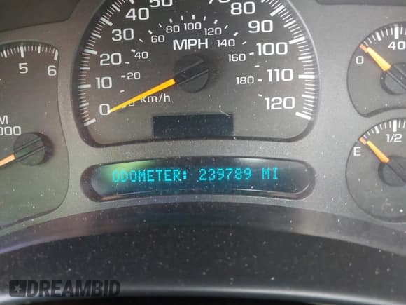 ✅ 2003 Chevrolet Suburban LT • VIN: 3GNEC16ZX3G322144 • Lot: 41439053. Wystawiony na IAAI z przebiegiem 239 789 mil. Bezpłatny archiwum sprzedaży aukcyjnych z USA i szczegółowy raport historii pojazdu na DreamBid. Zdjęcie 7.