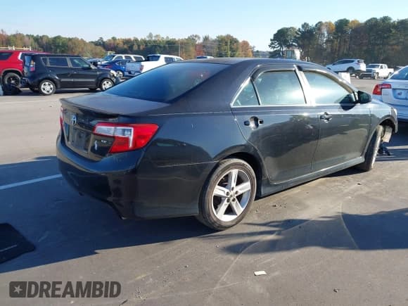 ✅ 2013 Toyota Camry SE • VIN: 4T1BF1FK2DU716432 • Lot: 43631034. Wystawiony na IAAI z przebiegiem 169 038 mil. Bezpłatny archiwum sprzedaży aukcyjnych z USA i szczegółowy raport historii pojazdu na DreamBid. Zdjęcie 4.