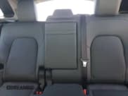 ✅ 2023 VinFast VF 8 Plus • VIN: RLLV1AFA8PH002833 • Lot: 82693035. Wystawiony na Copart z przebiegiem 31 064 mil. Bezpłatny archiwum sprzedaży aukcyjnych z USA i szczegółowy raport historii pojazdu na DreamBid. Zdjęcie 10.