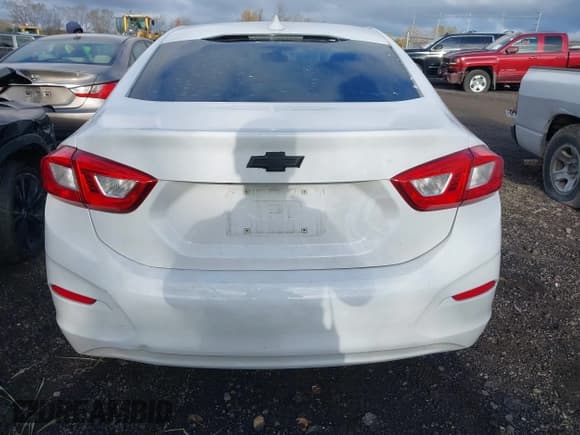 ✅ 2017 Chevrolet Cruze LT • VIN: 1G1BE5SM8H7281628 • Lot: 43505703. Listed on IAAI with 90,462 mi. Free auction sales archive from the USA and detailed vehicle history report at DreamBid. Image 16.