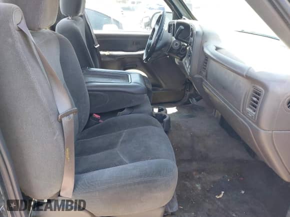 2004 Chevrolet Silverado 1500 z VIN 1GCEC14T34Z152427, wystawiony jako IAAI lot #42623777 z przebiegiem 109 982 mil mil oraz . Historia ofert i sprzedaży dostępna na DreamBid. Obrazek 8.