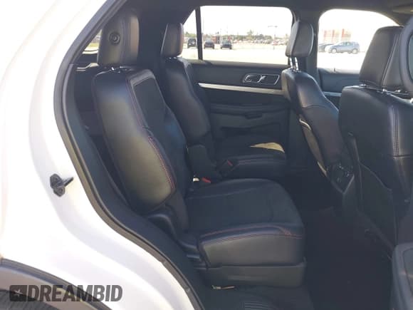 ✅ 2019 Ford Explorer XLT • VIN: 1FM5K7D8XKGA04281 • Lot: 43438902. Wystawiony na IAAI z przebiegiem 88 054 mil. Bezpłatny archiwum sprzedaży aukcyjnych z USA i szczegółowy raport historii pojazdu na DreamBid. Zdjęcie 8.