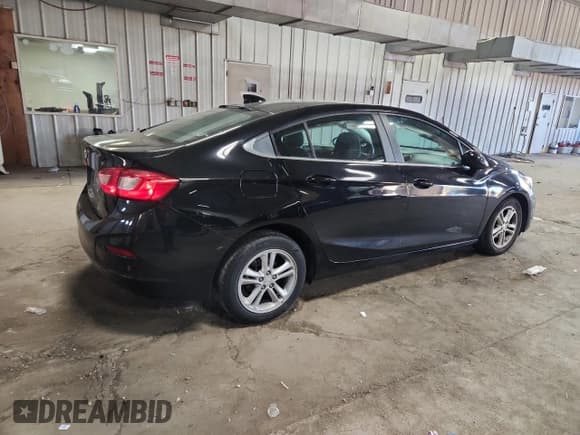 ✅ 2018 Chevrolet Cruze LT • VIN: 1G1BE5SM4J7121235 • Lot: 90851255. Wystawiony na Copart z przebiegiem 64 592 mil. Bezpłatny archiwum sprzedaży aukcyjnych z USA i szczegółowy raport historii pojazdu na DreamBid. Zdjęcie 3.