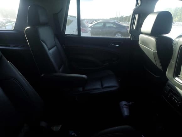 ✅ 2020 Chevrolet Tahoe LT • VIN: 1GNSCBKCXLR286661 • Лот: 91033285. Опубликован ранее на Copart с пробегом 121 960 миль. Бесплатный доступ к архиву аукционных продаж из США и подробный отчёт об истории автомобиля на DreamBid. Изображение 11.