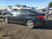 ✅ 2013 Hyundai Sonata SE • VIN: 5NPEC4AC7DH685135 • Lot: 76455844. Listed on Copart with 201,233 mi. Free auction sales archive from the USA and detailed vehicle history report at DreamBid. Image 2.