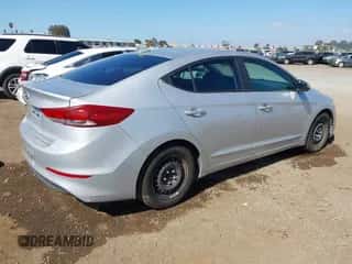 2017 Hyundai Elantra SE z VIN KMHD74LF7HU112749, wystawiony jako IAAI lot #43535133 z przebiegiem 152 268 mil mil oraz . Historia ofert i sprzedaży dostępna na DreamBid. Obrazek 4.