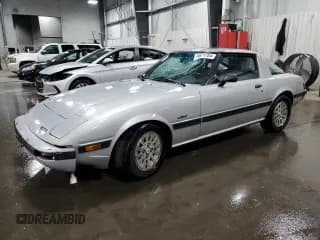 ✅ 1985 Mazda RX-7 • VIN: JM1FB3327F0881937 • Lot: 74971764. Wystawiony na Copart z przebiegiem 271 129 mil. Bezpłatny archiwum sprzedaży aukcyjnych z USA i szczegółowy raport historii pojazdu na DreamBid. Zdjęcie 1.