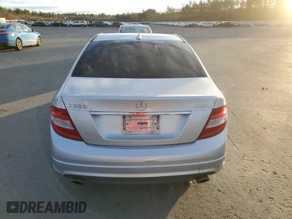 ✅ 2011 Mercedes-Benz C 300 Sport • VIN: WDDGF8BBXBR172633 • Lot: 92824645. Wystawiony na Copart z przebiegiem 170 096 mil. Bezpłatny archiwum sprzedaży aukcyjnych z USA i szczegółowy raport historii pojazdu na DreamBid. Zdjęcie 6.