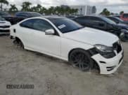 ✅ 2013 Mercedes-Benz C 250 • VIN: WDDGJ4HB4DG097490 • Lot: 58308455. Wystawiony na Copart z przebiegiem 130 067 mil. Bezpłatny archiwum sprzedaży aukcyjnych z USA i szczegółowy raport historii pojazdu na DreamBid. Zdjęcie 4.