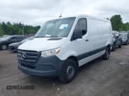 ✅ 2022 Mercedes-Benz Sprinter Cargo • VIN: W1Y4EBHY5NT106518 • Лот: 42510905. Опубликован ранее на IAAI с пробегом 24 586 миль. Бесплатный доступ к архиву аукционных продаж из США и подробный отчёт об истории автомобиля на DreamBid. Изображение 2.
