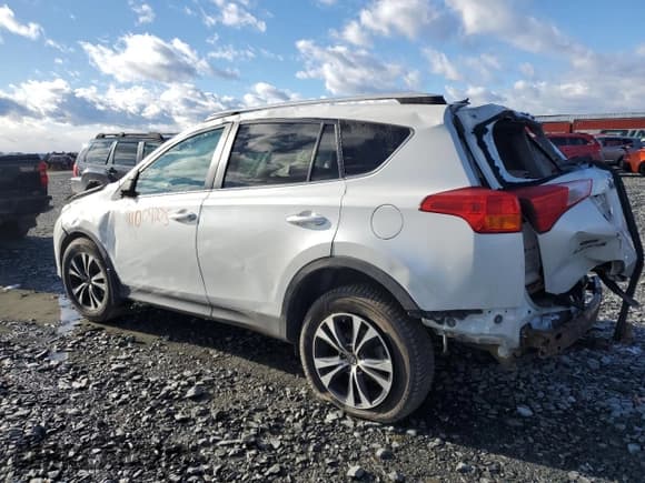✅ 2015 Toyota RAV4 XLE • VIN: 2T3RFREV4FW284672 • Лот: 91004275. Опубликован ранее на Copart с пробегом Не указан. Бесплатный доступ к архиву аукционных продаж из США и подробный отчёт об истории автомобиля на DreamBid. Изображение 2.