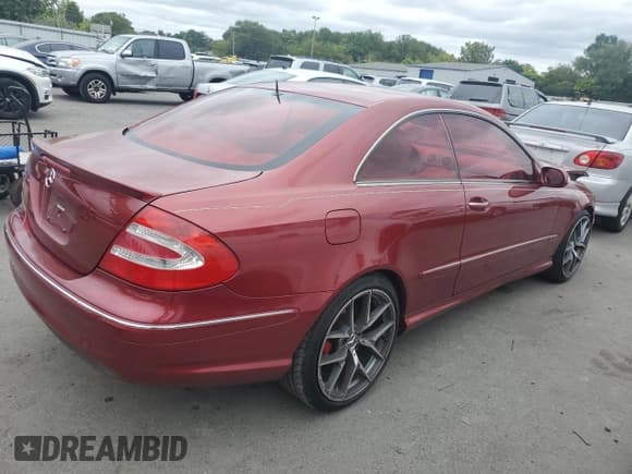 ✅ 2005 Mercedes-Benz CLK 500 • VIN: WDBTJ75J05F146020 • Лот: 69732064. Опубликован ранее на Copart с пробегом 136 463 миль. Бесплатный доступ к архиву аукционных продаж из США и подробный отчёт об истории автомобиля на DreamBid. Изображение 3.