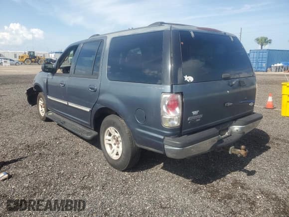 ✅ 2001 Ford Expedition XLT • VIN: 1FMRU15W01LA72813 • Lot: 70714715. Listed on Copart with 42,420 mi. Free auction sales archive from the USA and detailed vehicle history report at DreamBid. Image 2.
