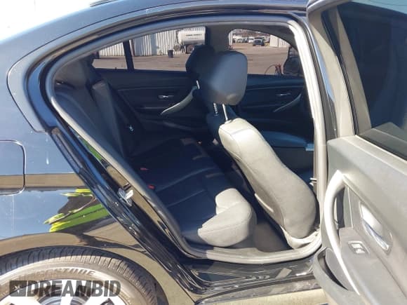 ✅ 2017 BMW 3 Series 320i xDrive • VIN: WBA8E5G3XHNU42703 • Лот: 43154433. Опубликован ранее на IAAI с пробегом 91 804 миль. Бесплатный доступ к архиву аукционных продаж из США и подробный отчёт об истории автомобиля на DreamBid. Изображение 8.