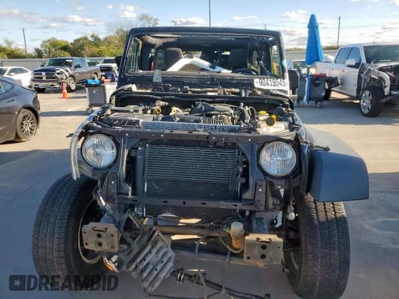 ✅ 2018 Jeep Wrangler Unlimited Freedom • VIN: 1C4BJWDG5JL896067 • Lot: 90419545. Wystawiony na Copart z przebiegiem 60 941 mil. Bezpłatny archiwum sprzedaży aukcyjnych z USA i szczegółowy raport historii pojazdu na DreamBid. Zdjęcie 5.