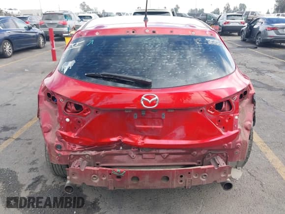 ✅ 2018 Mazda 3 Sport • VIN: 3MZBN1K77JM175173 • Лот: 43685933. Опубликован ранее на IAAI с пробегом 122 246 миль. Бесплатный доступ к архиву аукционных продаж из США и подробный отчёт об истории автомобиля на DreamBid. Изображение 17.