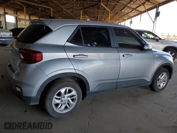 ✅ 2021 Hyundai Venue SE • VIN: KMHRB8A33MU070031 • Lot: 90868525. Wystawiony na Copart z przebiegiem 117 738 mil. Bezpłatny archiwum sprzedaży aukcyjnych z USA i szczegółowy raport historii pojazdu na DreamBid. Zdjęcie 3.