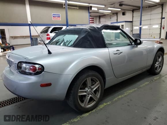 ✅ 2006 Mazda MX-5 Miata MX-5 • VIN: JM1NC25F460113769 • Лот: 82625915. Опубликован ранее на Copart с пробегом 99 277 миль. Бесплатный доступ к архиву аукционных продаж из США и подробный отчёт об истории автомобиля на DreamBid. Изображение 3.