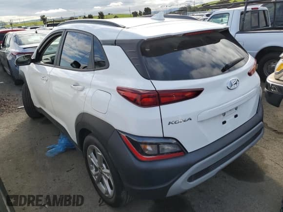✅ 2022 Hyundai Kona SEL • VIN: KM8K62AB8NU811057 • Лот: 45872244. Опубликован ранее на Copart с пробегом 25 636 миль. Бесплатный доступ к архиву аукционных продаж из США и подробный отчёт об истории автомобиля на DreamBid. Изображение 2.
