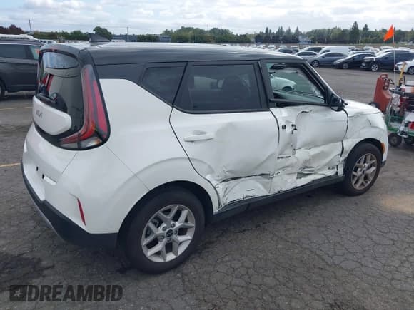 ✅ 2023 Kia Soul LX • VIN: KNDJ23AU7P7215457 • Лот: 43368528. Опубликован ранее на IAAI с пробегом 5 788 миль. Бесплатный доступ к архиву аукционных продаж из США и подробный отчёт об истории автомобиля на DreamBid. Изображение 4.