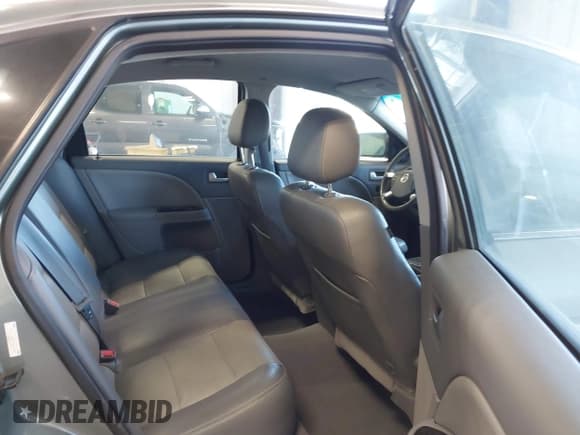 ✅ 2007 Mercury Montego Premier • VIN: 1MEHM43117G612002 • Лот: 42497905. Опубликован ранее на IAAI с пробегом 127 451 миль. Бесплатный доступ к архиву аукционных продаж из США и подробный отчёт об истории автомобиля на DreamBid. Изображение 8.