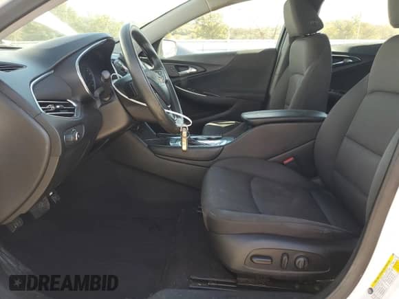 ✅ 2018 Chevrolet Malibu LT • VIN: 1G1ZD5ST8JF146282 • Lot: 90823455. Wystawiony na Copart z przebiegiem 154 356 mil mil. Skorzystaj z bezpłatnego archiwum sprzedaży aukcyjnych z USA i zobacz szczegółowy raport historii pojazdu na DreamBid. Zdjęcie 7.