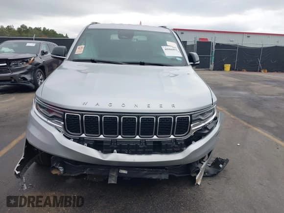 ✅ 2024 Jeep Wagoneer Series II • VIN: 1C4SJUBP5RS116769 • Lot: 40906852. Wystawiony na IAAI z przebiegiem 14 327 mil. Bezpłatny archiwum sprzedaży aukcyjnych z USA i szczegółowy raport historii pojazdu na DreamBid. Zdjęcie 11.