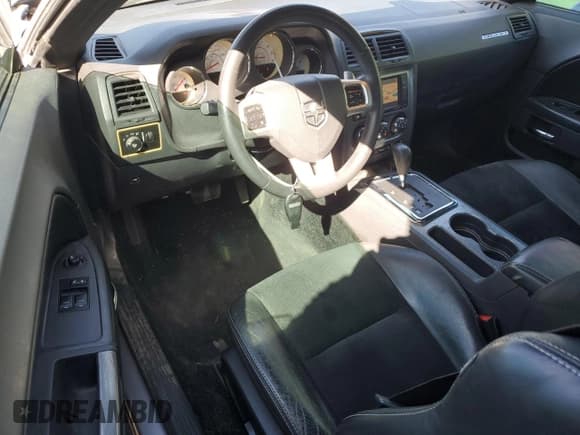 ✅ 2014 Dodge Challenger R/T Classic • VIN: 2C3CDYBT6EH124515 • Lot: 74389584. Wystawiony na Copart z przebiegiem 104 521 mil. Bezpłatny archiwum sprzedaży aukcyjnych z USA i szczegółowy raport historii pojazdu na DreamBid. Zdjęcie 8.