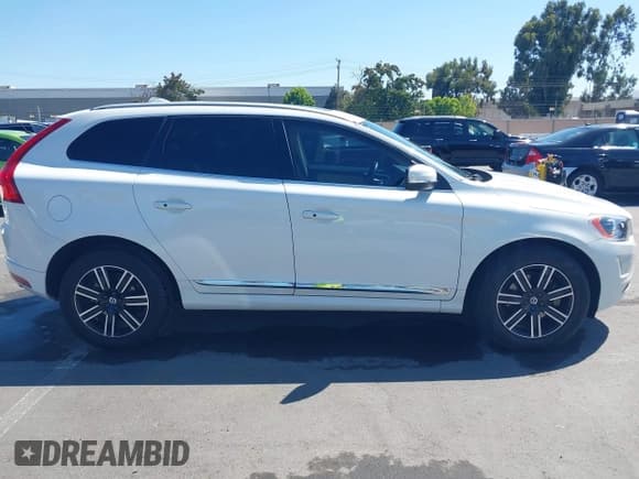 ✅ 2016 Volvo XC60 T5 Drive-E Premier • VIN: YV440MDK4G2847071 • Lot: 42695373. Wystawiony na IAAI z przebiegiem 172 619 mil. Bezpłatny archiwum sprzedaży aukcyjnych z USA i szczegółowy raport historii pojazdu na DreamBid. Zdjęcie 13.