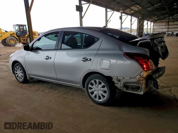 ✅ 2015 Nissan Versa S Plus • VIN: 3N1CN7AP5FL924158 • Lot: 93953795. Wystawiony na Copart z przebiegiem 89 275 mil. Bezpłatny archiwum sprzedaży aukcyjnych z USA i szczegółowy raport historii pojazdu na DreamBid. Zdjęcie 2.
