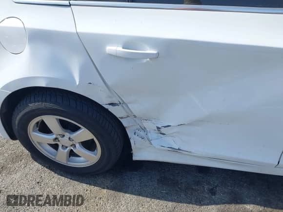 2012 Chevrolet Cruze 1FL z VIN 1G1PE5SC9C7231004, wystawiony jako IAAI lot #42572353 z przebiegiem 124 344 mil mil oraz . Historia ofert i sprzedaży dostępna na DreamBid. Obrazek 6.