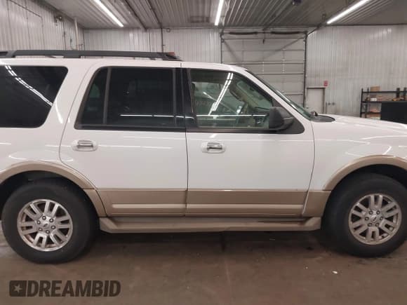 ✅ 2013 Ford Expedition XLT • VIN: 1FMJU1H50DEF33162 • Лот: 43250339. Опубликован ранее на IAAI с пробегом 180 490 миль. Бесплатный доступ к архиву аукционных продаж из США и подробный отчёт об истории автомобиля на DreamBid. Изображение 14.