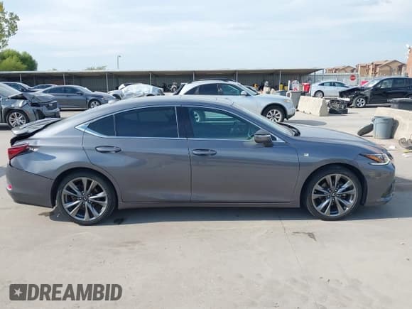 ✅ 2019 Lexus ES 350 Luxury • VIN: 58ABZ1B10KU043327 • Лот: 43467741. Опубликован ранее на IAAI с пробегом 114 716 миль. Бесплатный доступ к архиву аукционных продаж из США и подробный отчёт об истории автомобиля на DreamBid. Изображение 13.