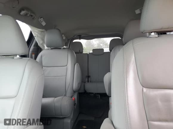 ✅ 2018 Toyota Sienna XLE • VIN: 5TDDZ3DC6JS189989 • Lot: 68897365. Listed on Copart with 81,013 mi. Free auction sales archive from the USA and detailed vehicle history report at DreamBid. Image 10.