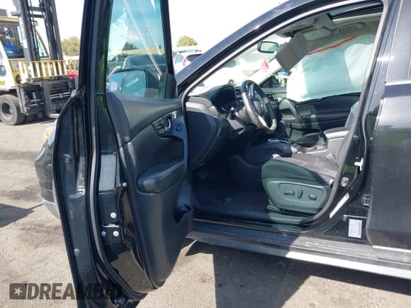 ✅ 2017 Nissan Rogue SL • VIN: 5N1AT2MT3HC730549 • Lot: 41614993. Listed on IAAI with 108,280 mi. Free auction sales archive from the USA and detailed vehicle history report at DreamBid. Image 5.