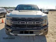 ✅ 2024 Ford F-150 Raptor • VIN: 1FTFW1RGXRFB42610 • Лот: 81626145. Опубликован ранее на Copart с пробегом Не указан. Бесплатный доступ к архиву аукционных продаж из США и подробный отчёт об истории автомобиля на DreamBid. Изображение 5.