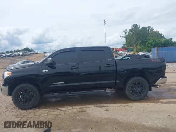 ✅ 2015 Toyota Tundra SR5 • VIN: 5TFEY5F1XFX179062 • Lot: 42361695. Wystawiony na IAAI z przebiegiem 176 768 mil. Bezpłatny archiwum sprzedaży aukcyjnych z USA i szczegółowy raport historii pojazdu na DreamBid. Zdjęcie 15.