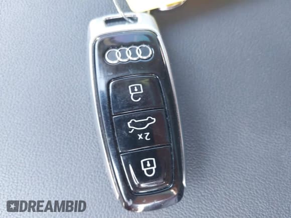 ✅ 2021 Audi Q8 Premium Plus • VIN: WA1EVAF16MD026866 • Lot: 41555574. Wystawiony na IAAI z przebiegiem 34 270 mil. Bezpłatny archiwum sprzedaży aukcyjnych z USA i szczegółowy raport historii pojazdu na DreamBid. Zdjęcie 11.