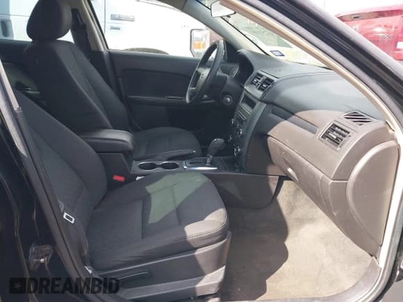 ✅ 2012 Ford Fusion SE • VIN: 3FAHP0HA7CR156221 • Lot: 41255349. Listed on IAAI with 137,184 mi. Free auction sales archive from the USA and detailed vehicle history report at DreamBid. Image 5.