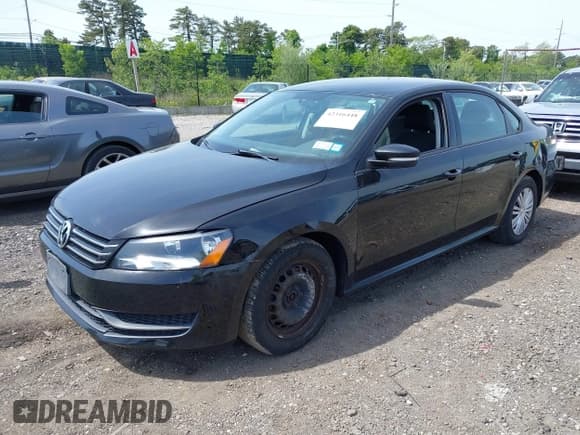 ✅ 2014 Volkswagen Passat S • VIN: 1VWAP7A3XEC008370 • Лот: 42316448. Опубликован ранее на IAAI с пробегом 93 309 миль. Бесплатный доступ к архиву аукционных продаж из США и подробный отчёт об истории автомобиля на DreamBid. Изображение 2.