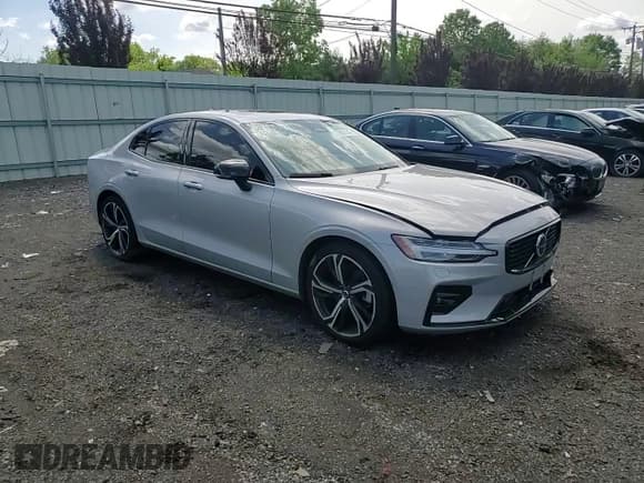 ✅ 2024 Volvo S60 Core Dark Theme • VIN: 7JRL12TK5RG324263 • Lot: 58593145. Listed on Copart with 17,415 mi. Free auction sales archive from the USA and detailed vehicle history report at DreamBid. Image 13.